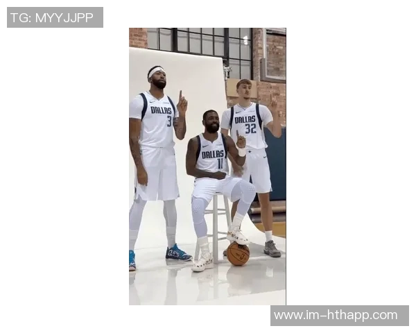 浓眉晒照为新赛季热身队友拉塞尔欧文弗拉格齐聚展现团队氛围