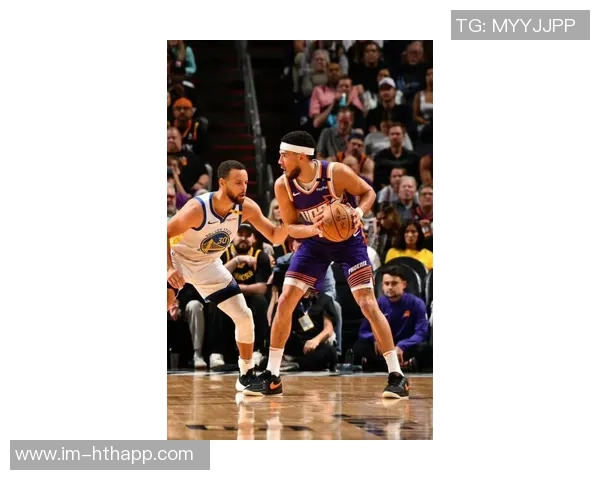 布克感慨库里穿自己的鞋对阵自己曾以为会是反向情景 布克感慨库里穿自己的鞋对阵自己曾以为会是反向情景