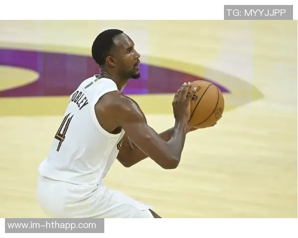 莫布里展现防守实力13投7中贡献16分7篮板3盖帽正负值高达11